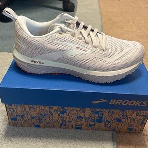 Brooks Running Shoes Revel